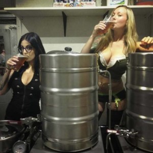 Pinups&Pints. Крафтовая пивоварня стрипклуб